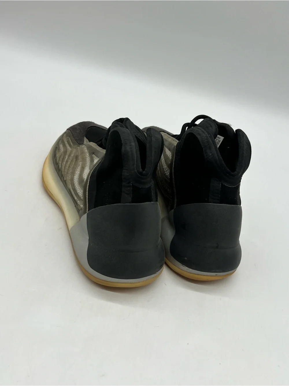 Adidas Yeezy Mens Size 6 Quantum QNTM Barium Gray Black Fashion Sneaker H68771